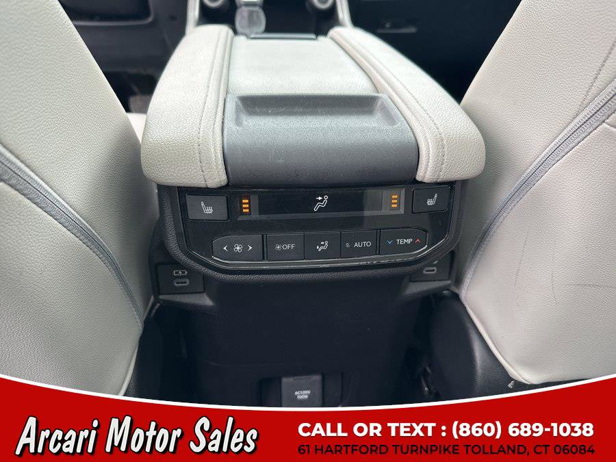 Used 2024 Toyota Grand Highlander AWD image 19
