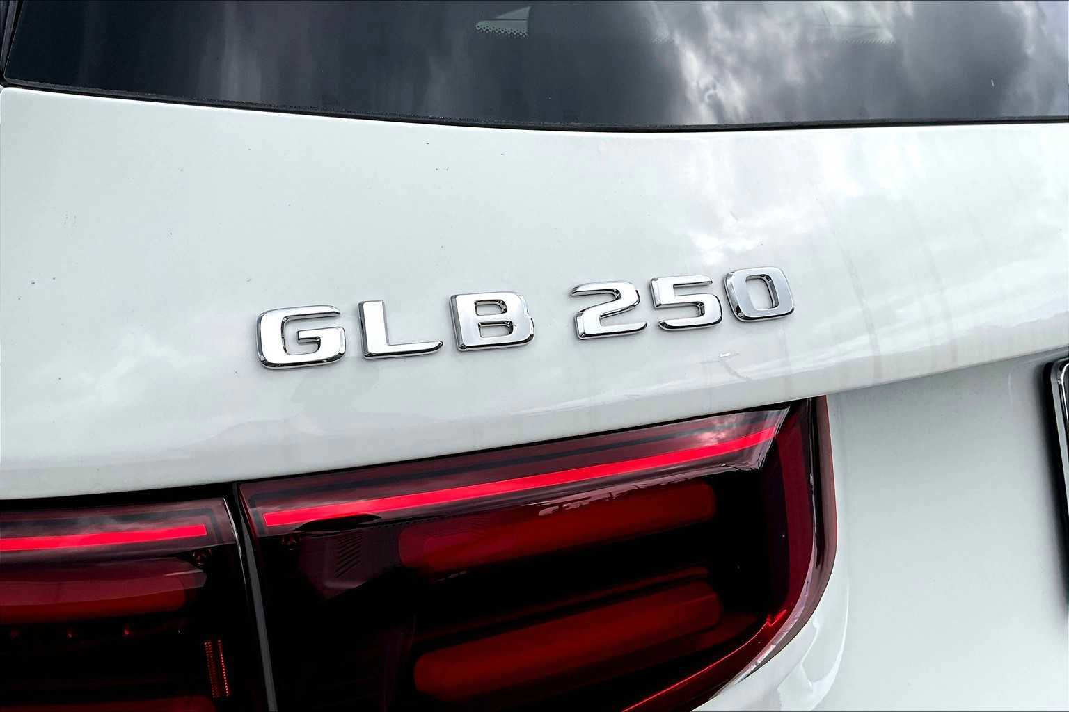 Used 2025 Mercedes-Benz GLB 250 image 15