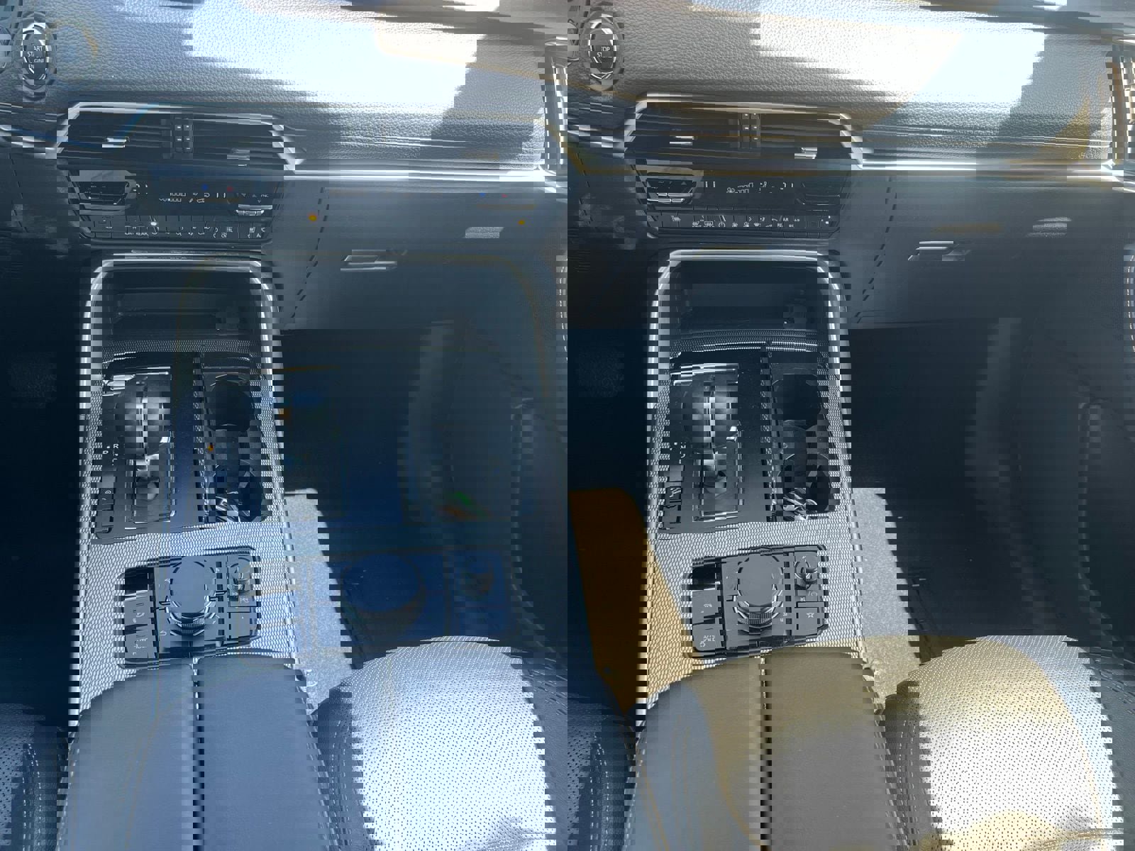 Used 2024 MAZDA CX-90 3.3 Turbo w/ Premium Package image 37