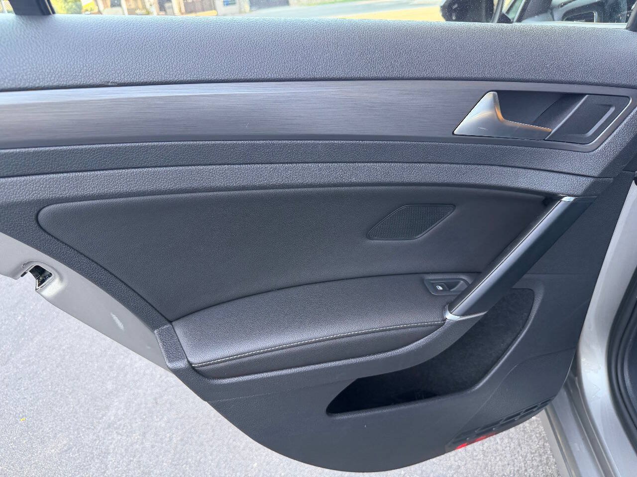 Used 2018 Volkswagen Golf SE FWD image 17