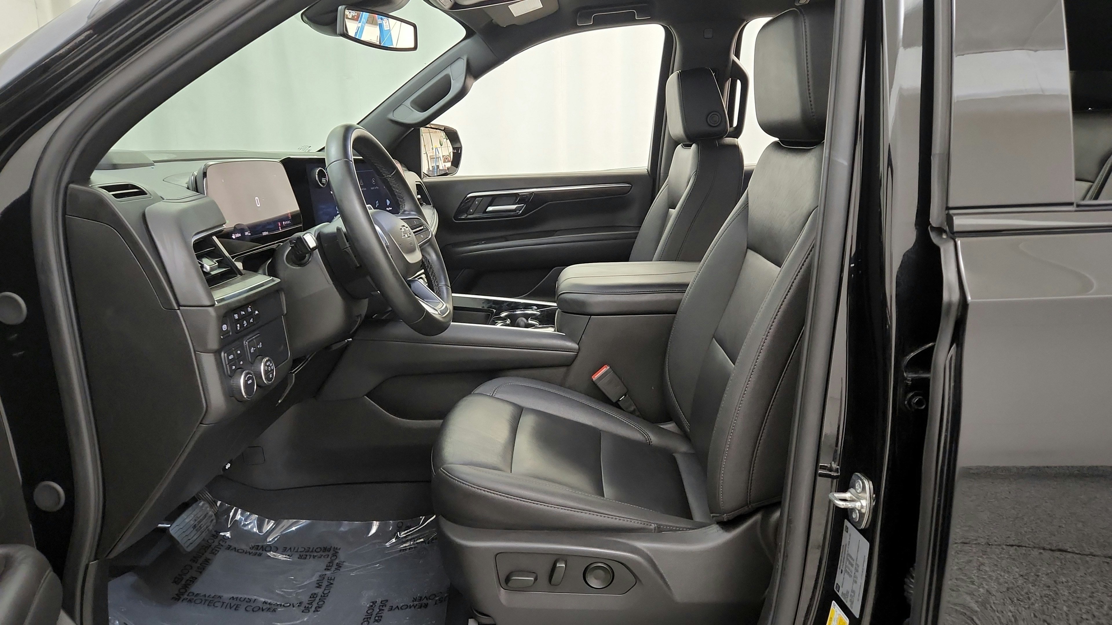 Used 2025 Chevrolet Suburban Z71 AWD/4WD image 18