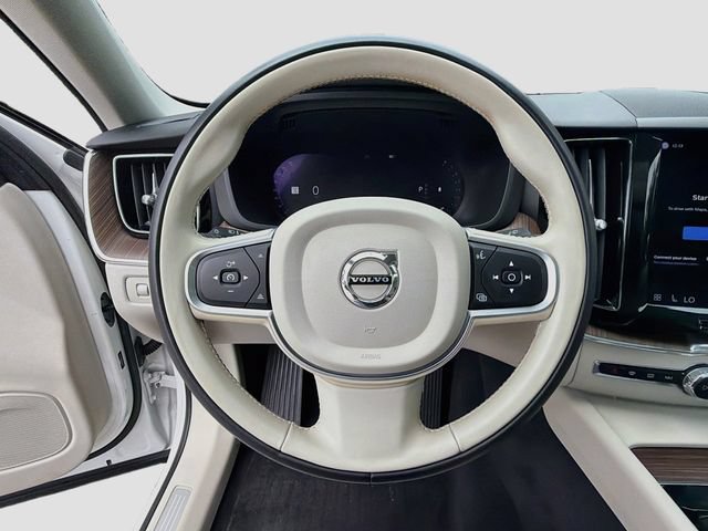 Used 2022 Volvo XC60 B5 Momentum w/ Protection Package Premier FWD image 39