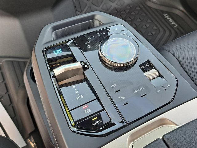 Used 2025 BMW iX xDrive50 w/ Premium Package AWD/4WD image 16