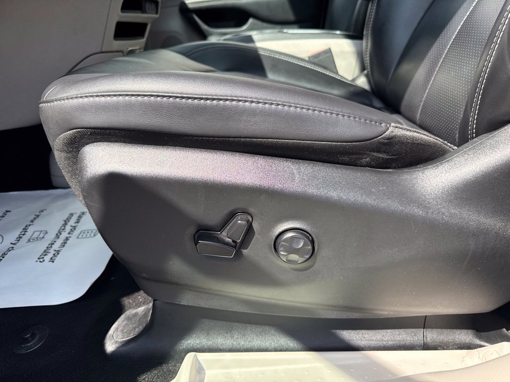 Used 2024 Chrysler Pacifica Limited FWD image 43