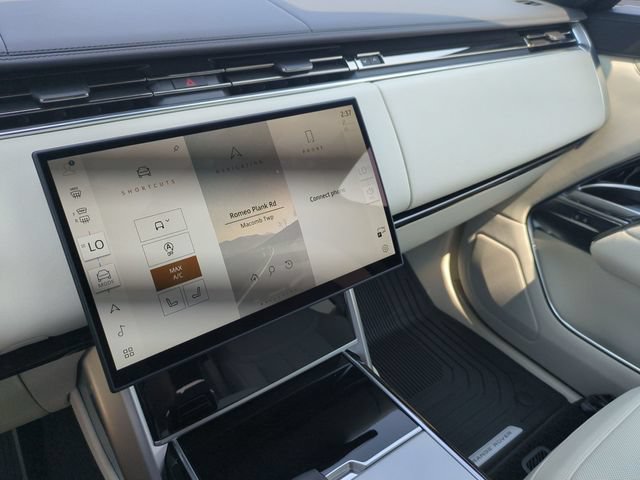 New 2026 Land Rover Range Rover Long Wheelbase SE AWD/4WD image 11