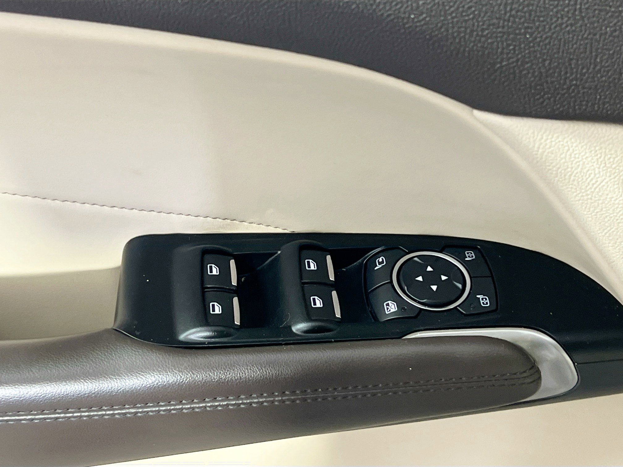 Used 2019 Lincoln MKC Select w/ Select Plus Package image 16