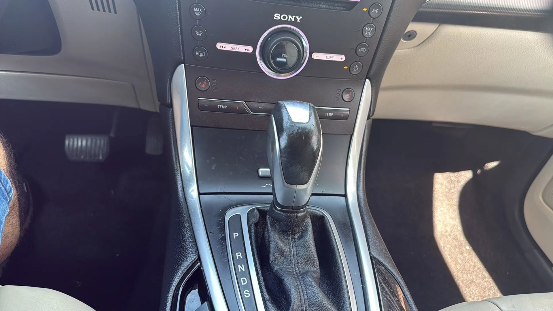 Used 2015 Ford Edge Titanium w/ Technology Package FWD image 13
