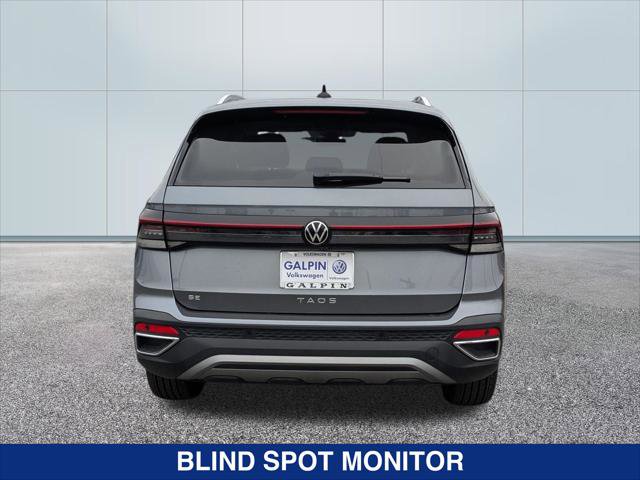 Used 2025 Volkswagen Taos SE w/ Panoramic Sunroof Package FWD image 4