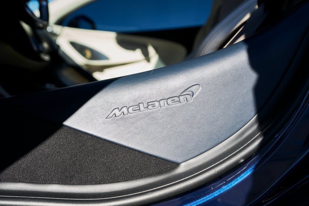 Used 2022 McLaren GT image 34
