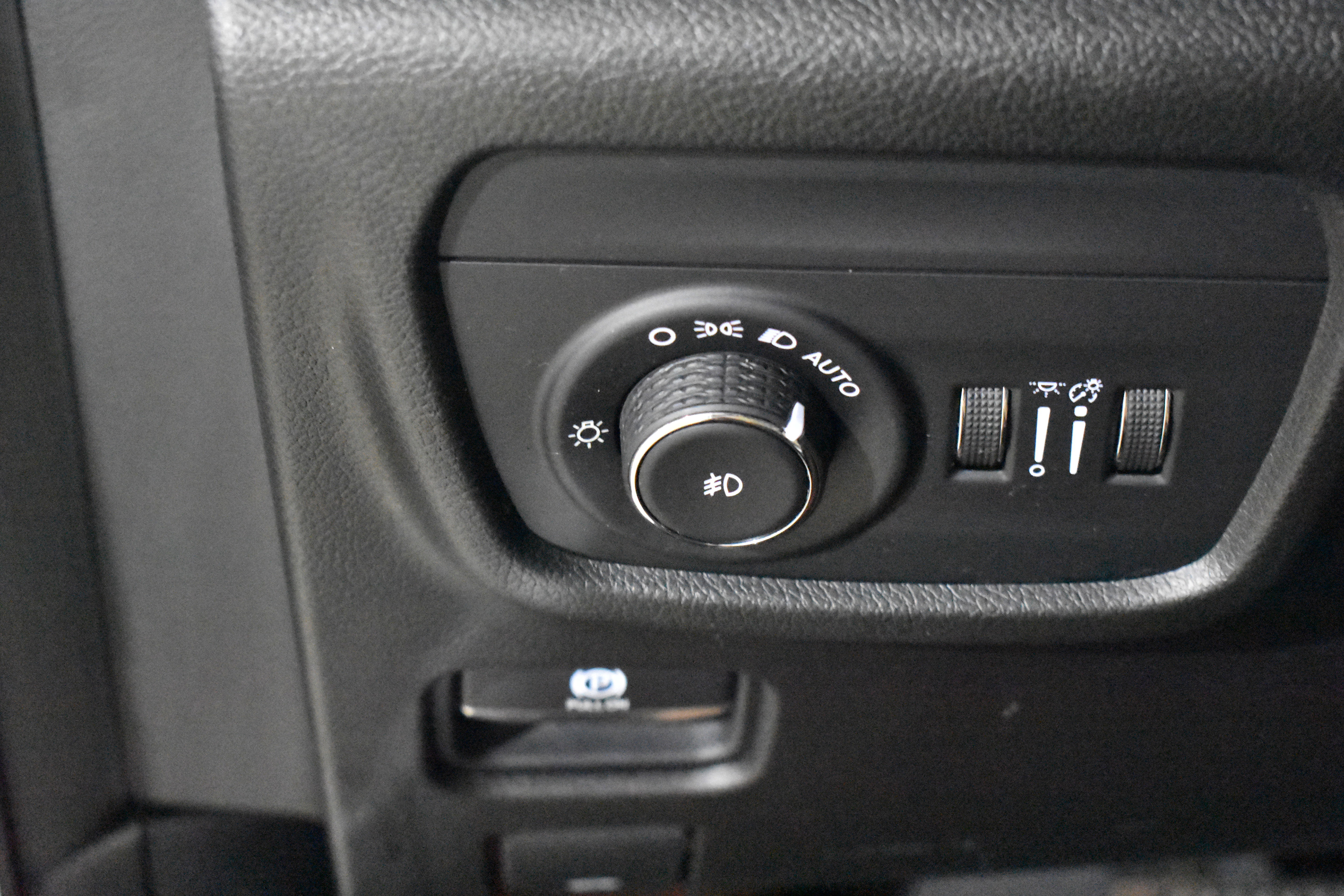 Used 2021 Jeep Grand Cherokee L Overland w/ Luxury Tech Group IV image 17