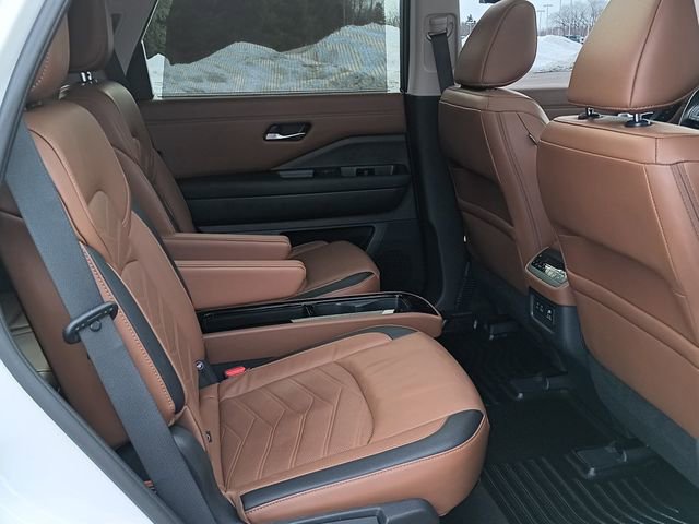 Used 2023 Nissan Pathfinder Platinum image 25