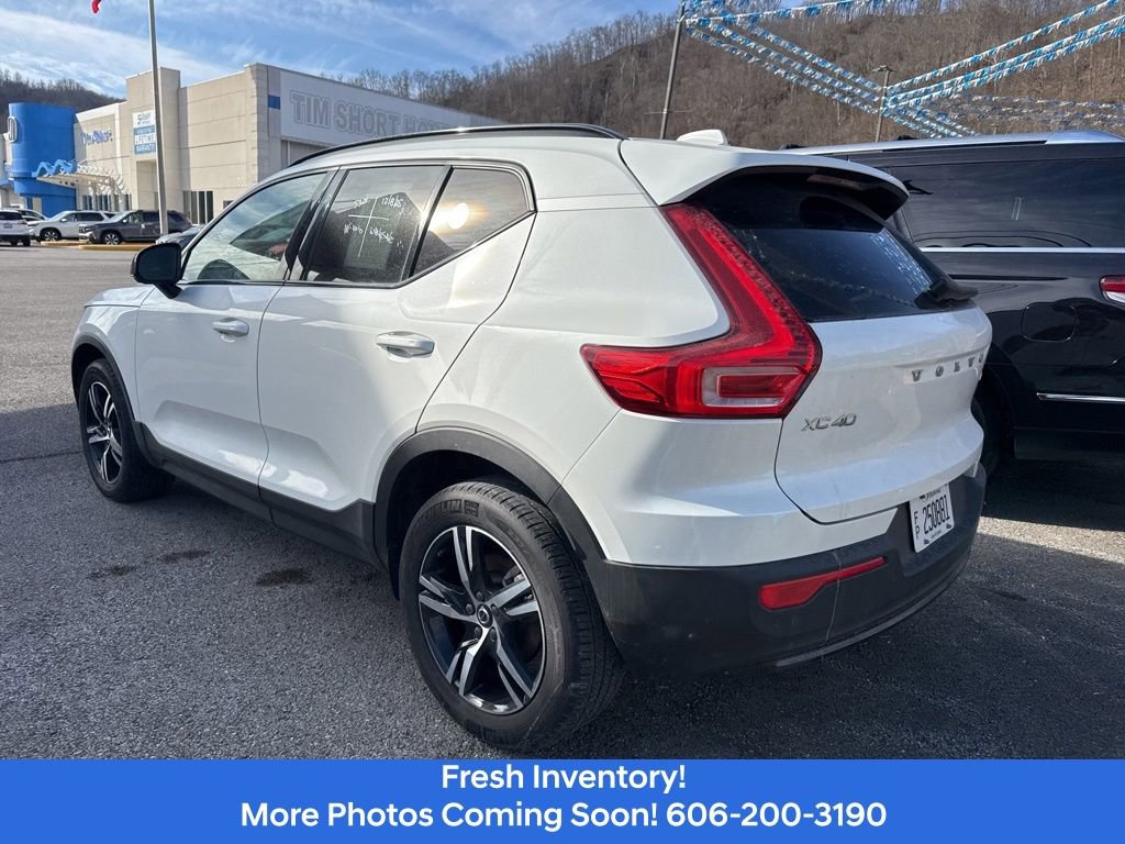Used 2024 Volvo XC40 B5 Core image 6