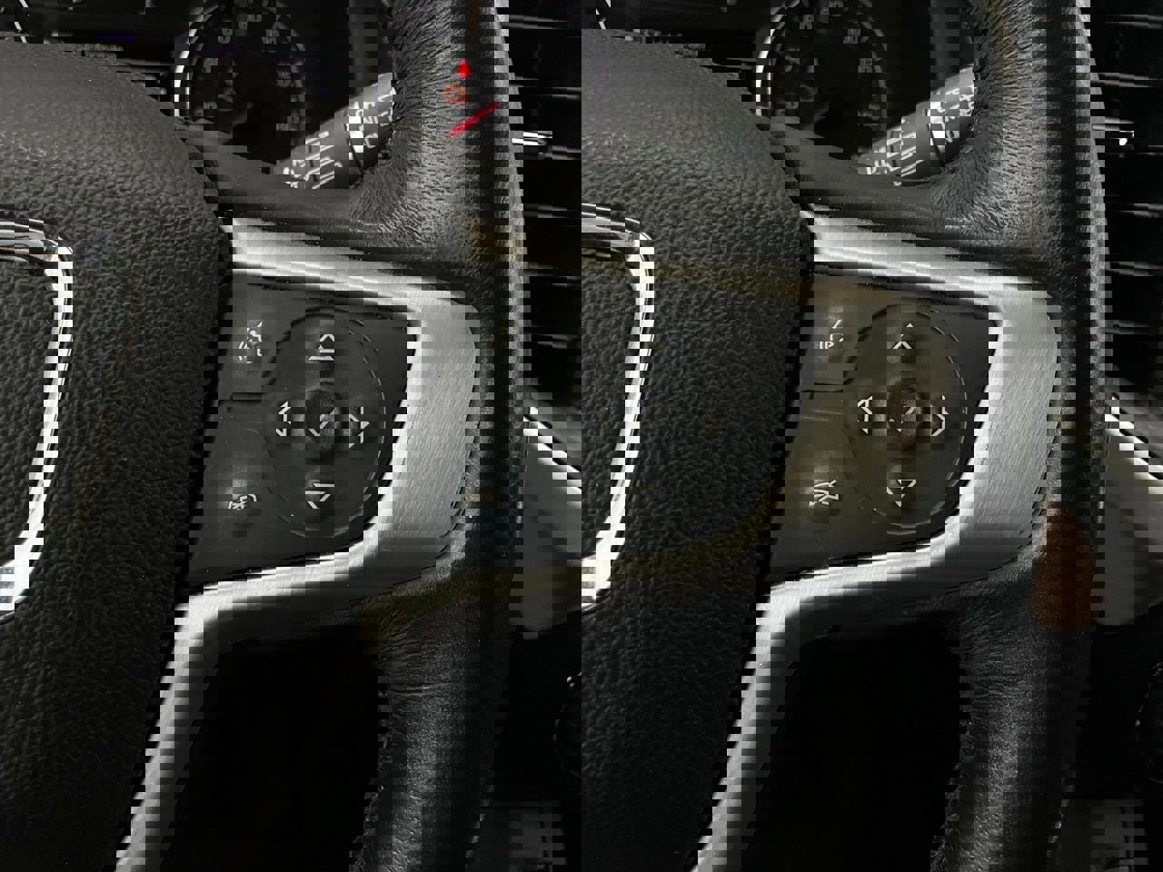 Used 2018 GMC Acadia SLT image 39