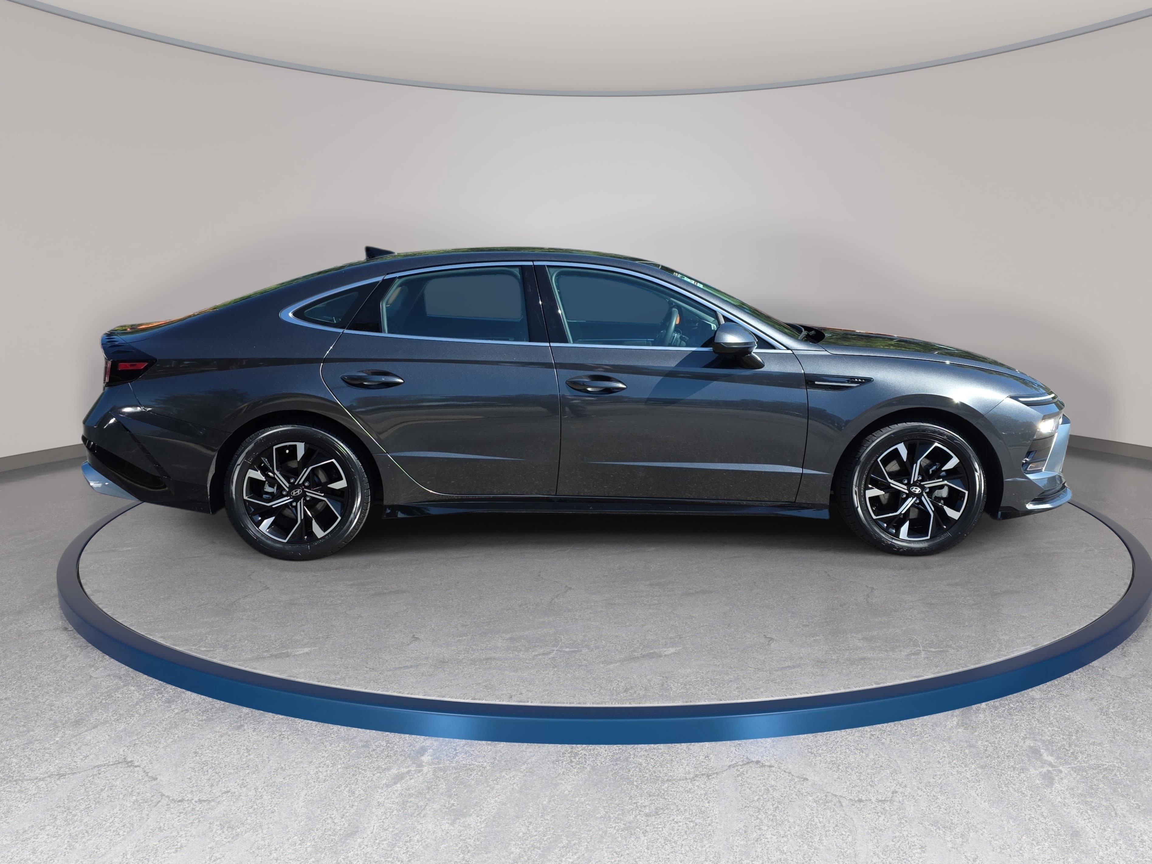 Used 2025 Hyundai Sonata SEL FWD image 4
