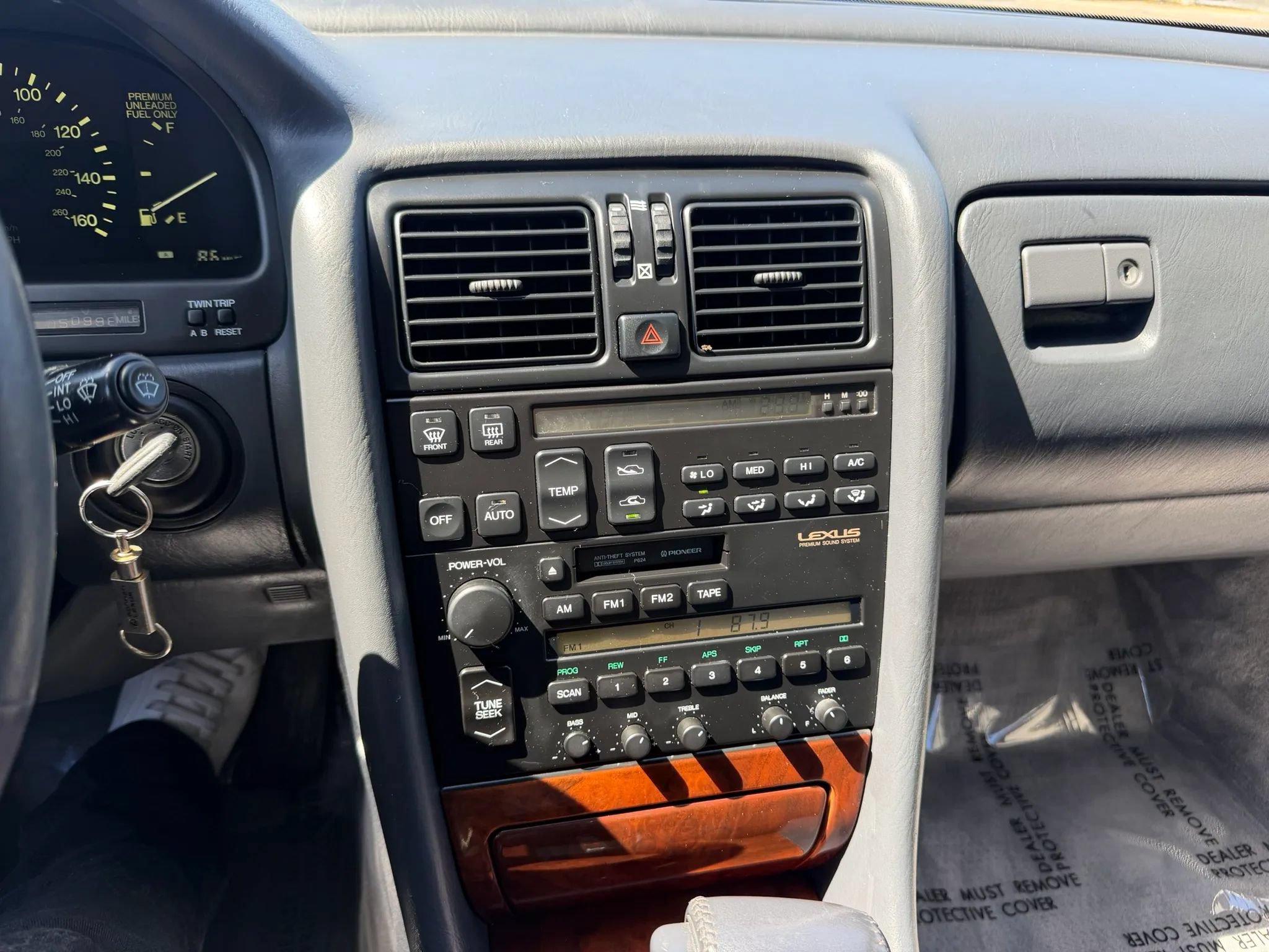 Used 1990 Lexus LS 400 RWD image 4