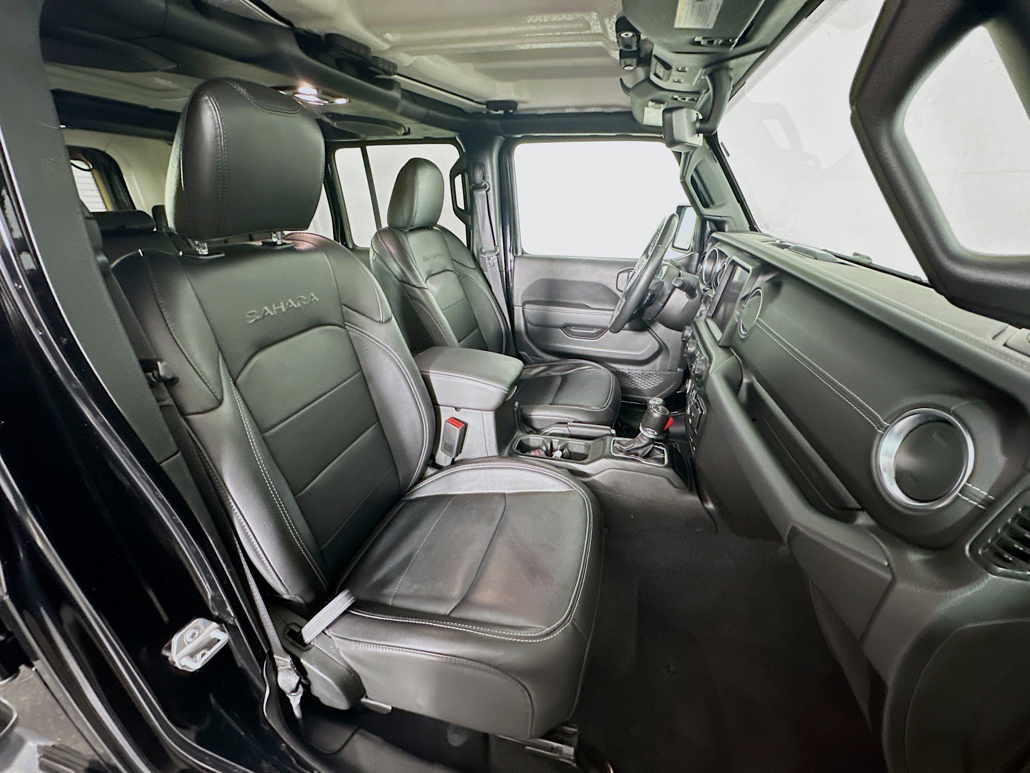 Used 2023 Jeep Wrangler Sahara w/ Cold Weather Group image 30