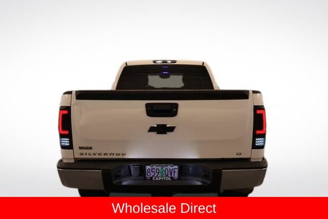 Used 2007 Chevrolet Silverado 1500 LT w/ 1LT Convenience Package AWD/4WD image 3