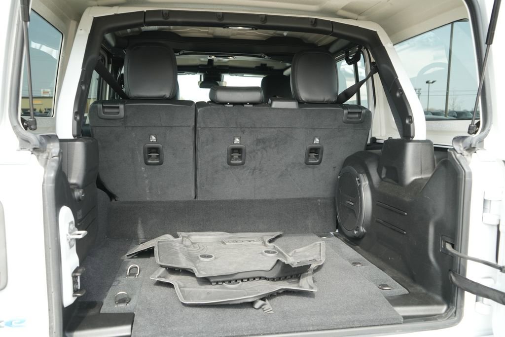 Used 2023 Jeep Wrangler Unlimited Sahara image 12