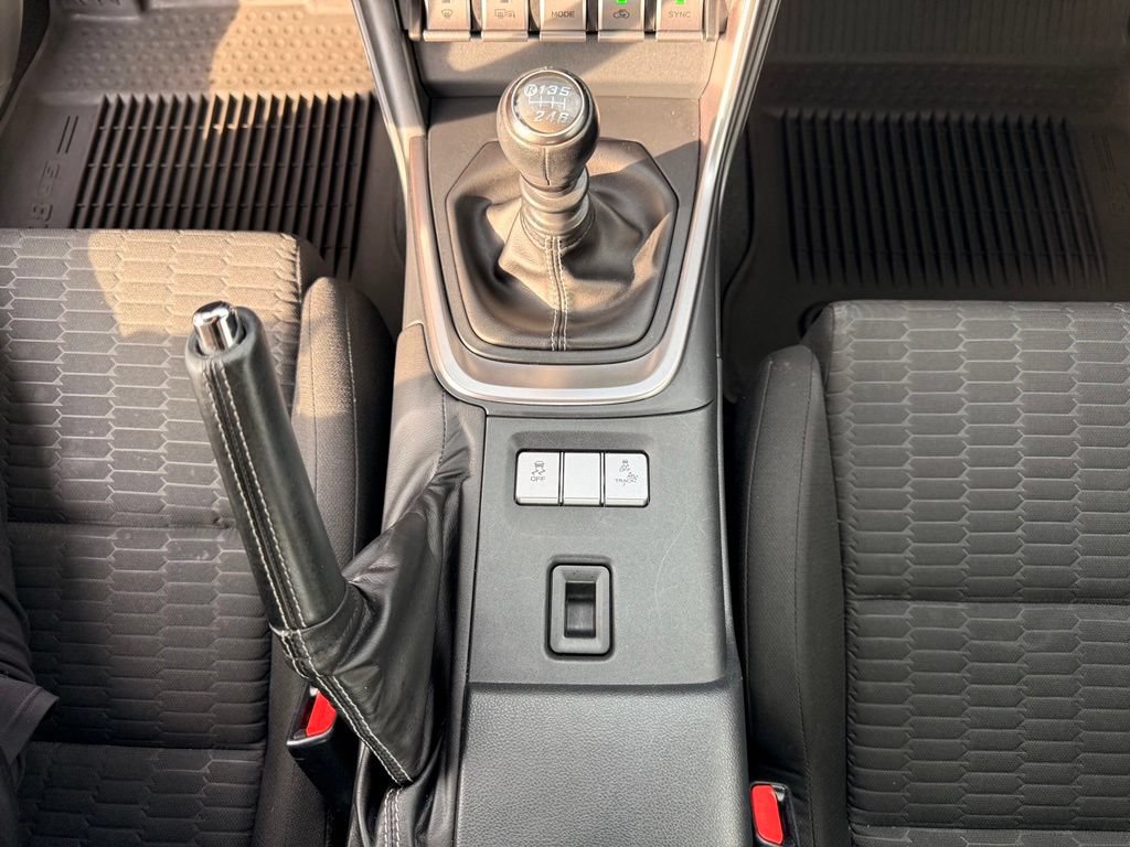Used 2025 Toyota GR86 w/ ALL Weather Mat Package (TMS) RWD image 17