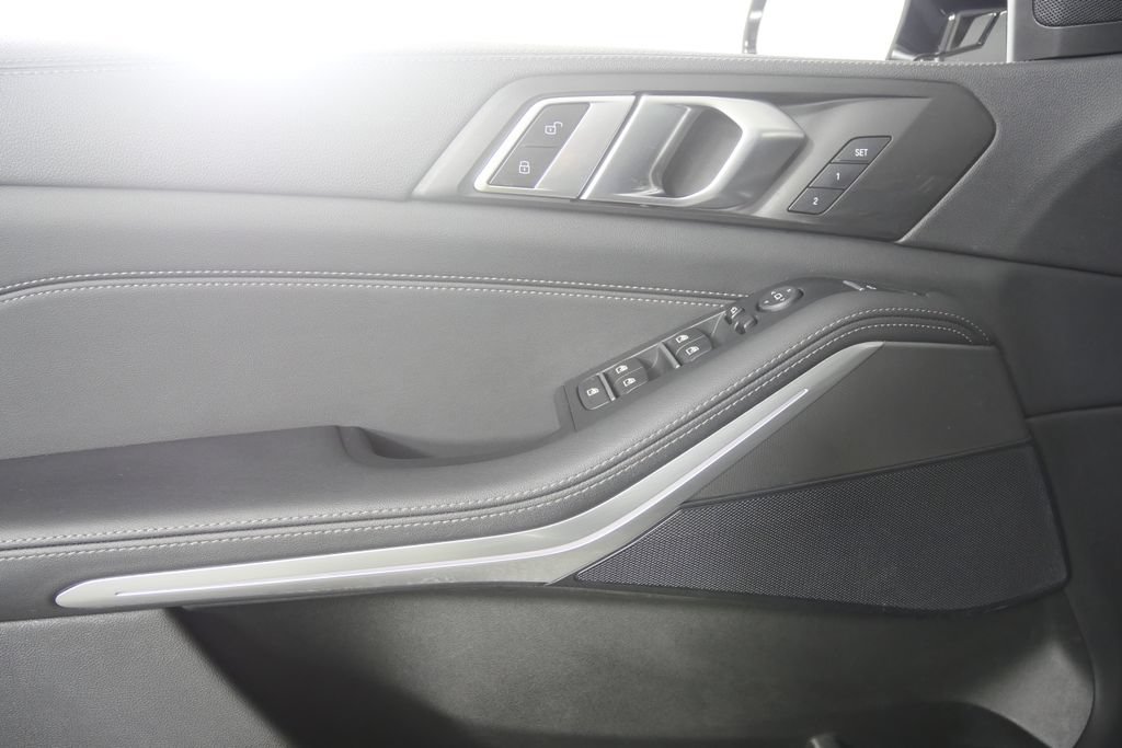Used 2023 BMW X5 xDrive40i AWD/4WD image 8