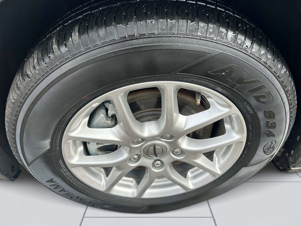 Used 2023 Chrysler Voyager LX image 10