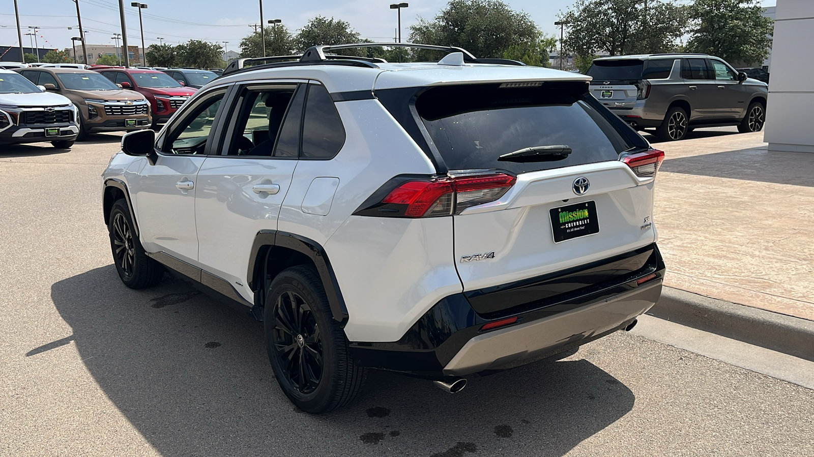 Used 2023 Toyota RAV4 SE w/ Convenience Package AWD/4WD image 6