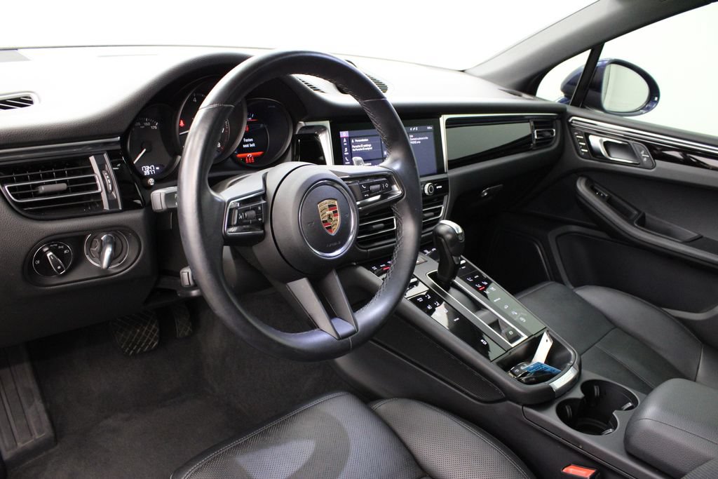 Certified 2023 Porsche Macan AWD/4WD image 4