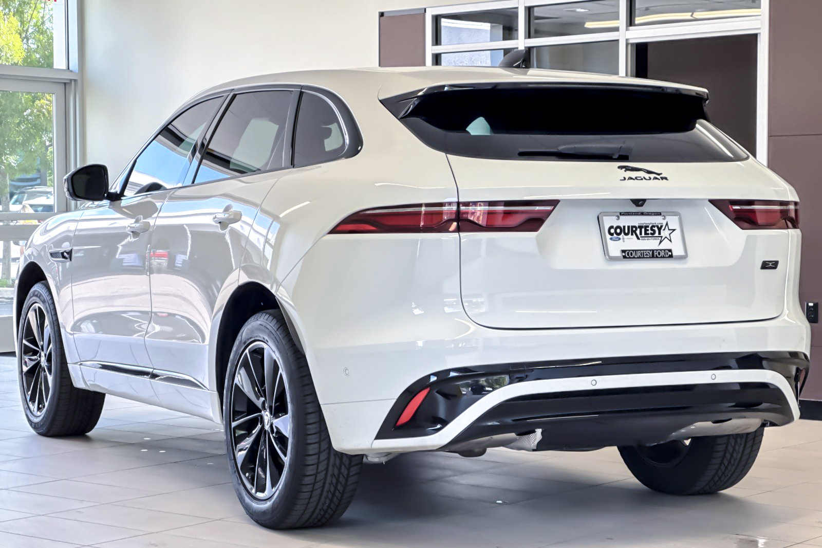 Used 2026 Jaguar F-PACE R-Dynamic S AWD/4WD image 6