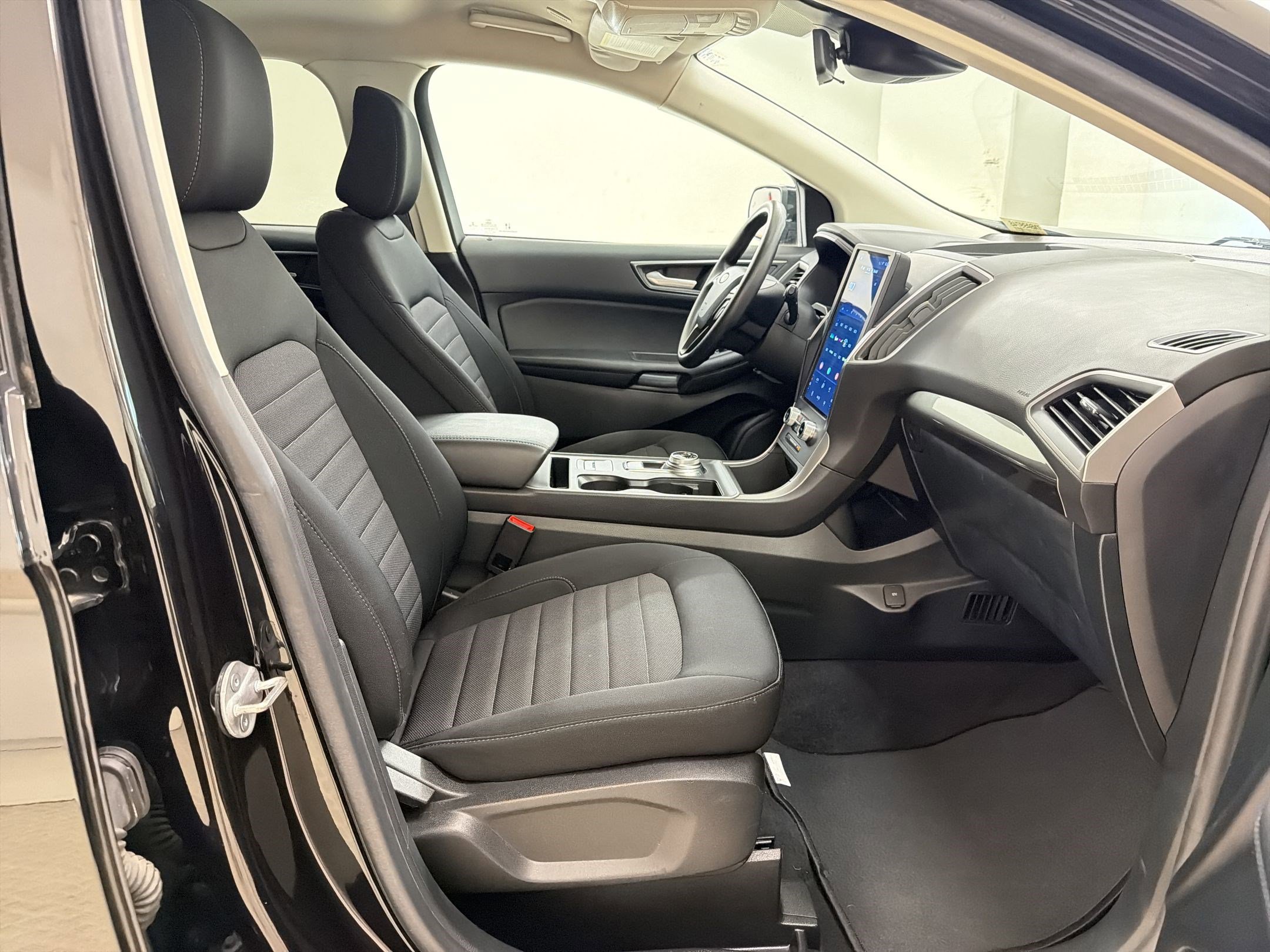 Used 2022 Ford Edge SE w/ Black Appearance Package AWD/4WD image 28