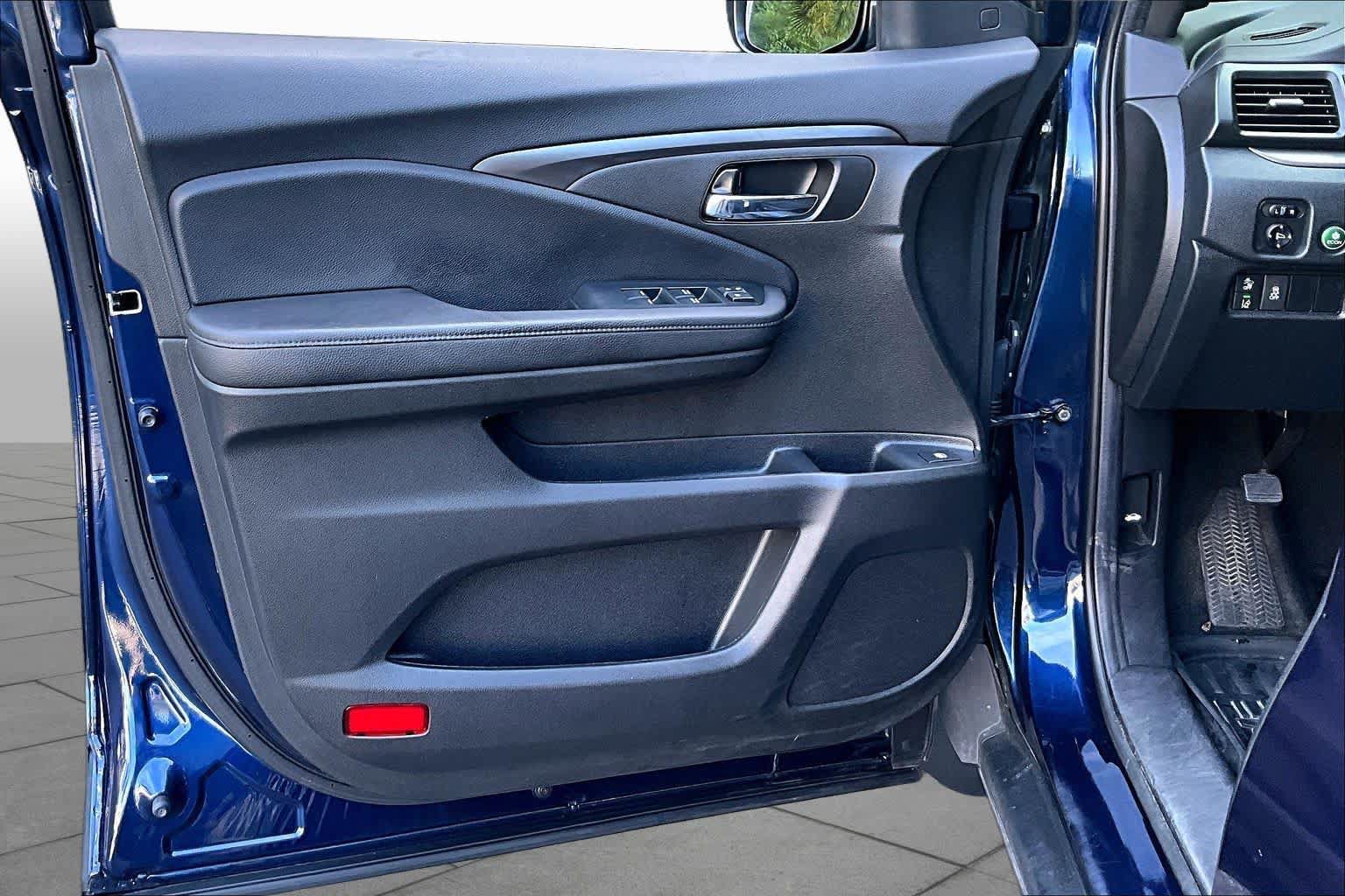 Certified 2022 Honda Pilot Sport image 21