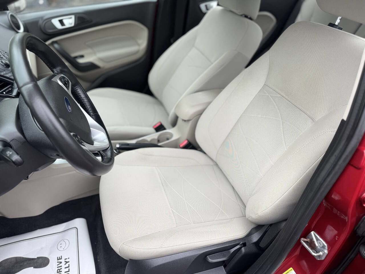 Used 2014 Ford Fiesta SE image 9