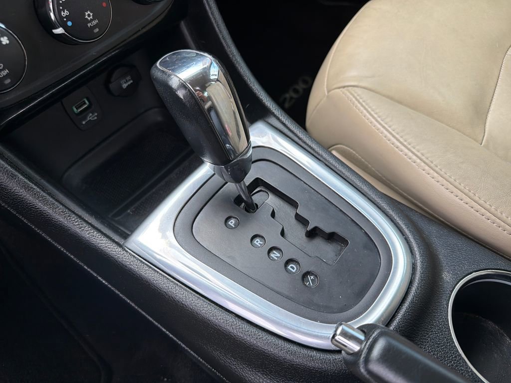 Used 2013 Chrysler 200 Limited FWD image 36