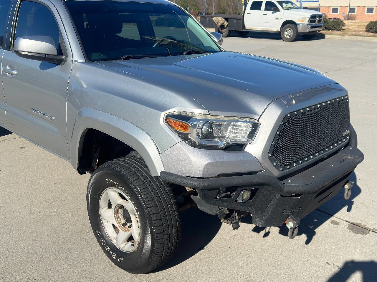 Used 2016 Toyota Tacoma SR5 w/ SR5 Appearance Package (SN) AWD/4WD image 13