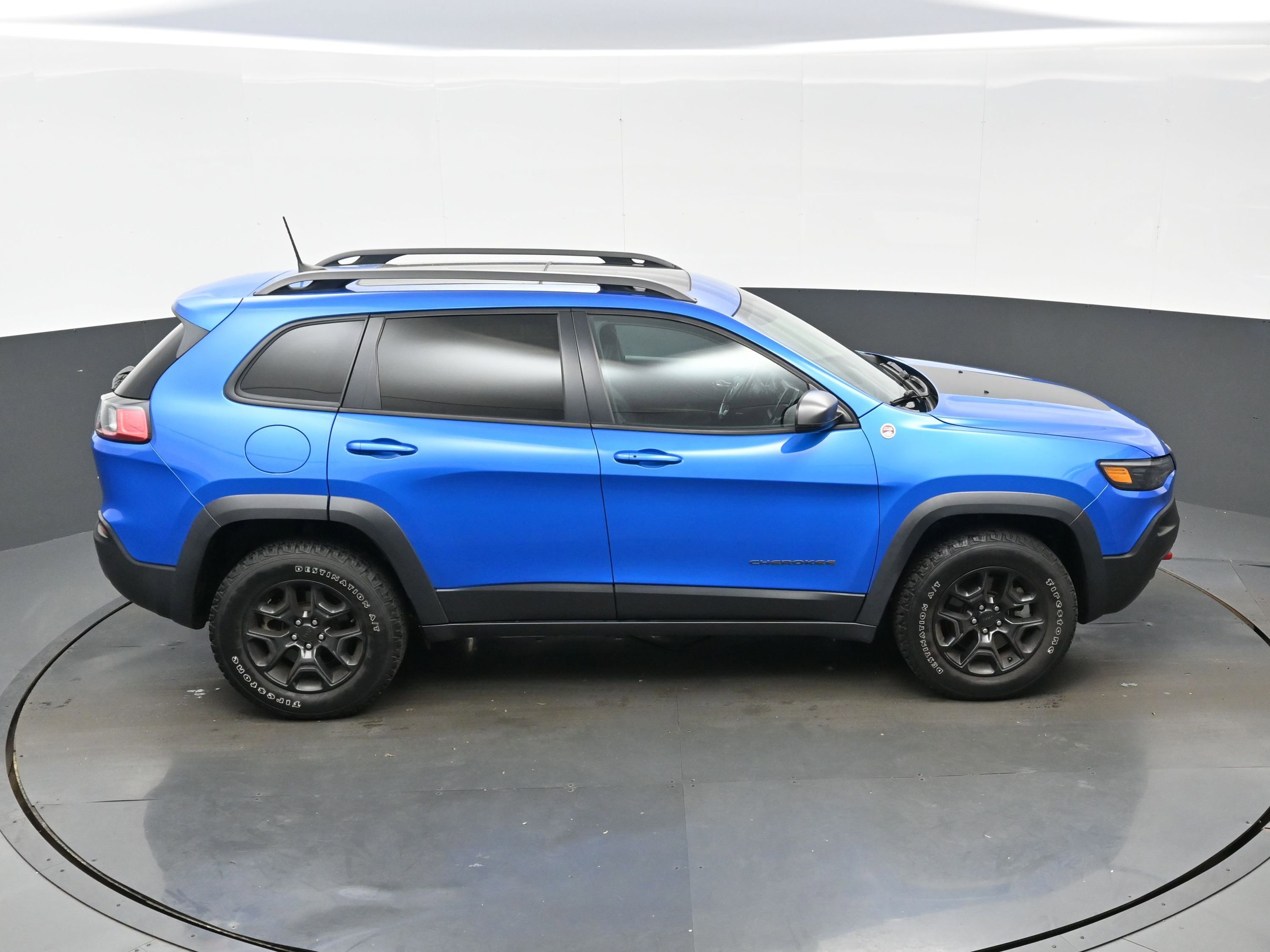 Used 2021 Jeep Cherokee Trailhawk w/ Sun, Sound & Nav Group AWD/4WD image 40