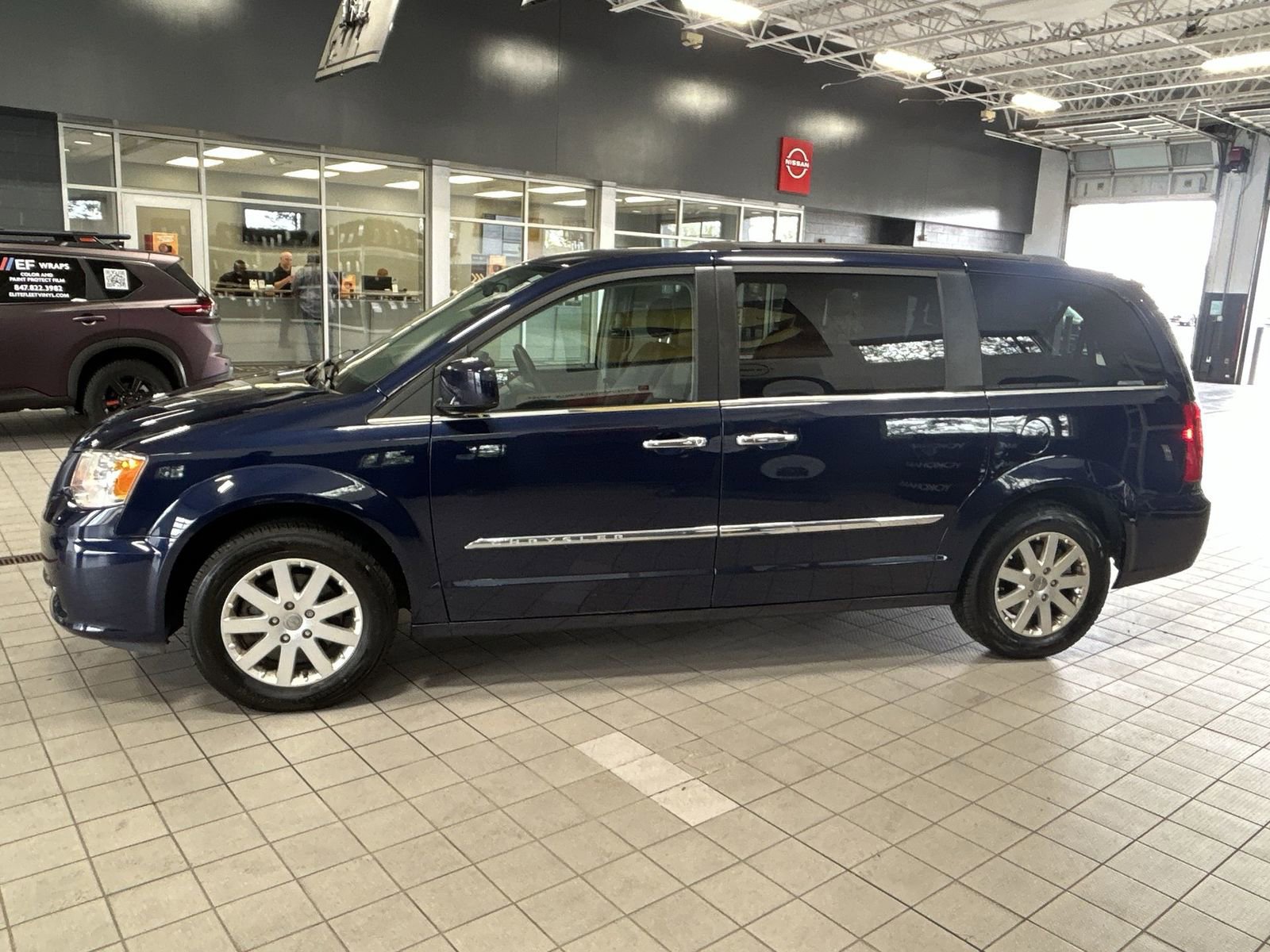 Used 2016 Chrysler Town & Country Touring w/ Driver Convenience Group FWD image 34