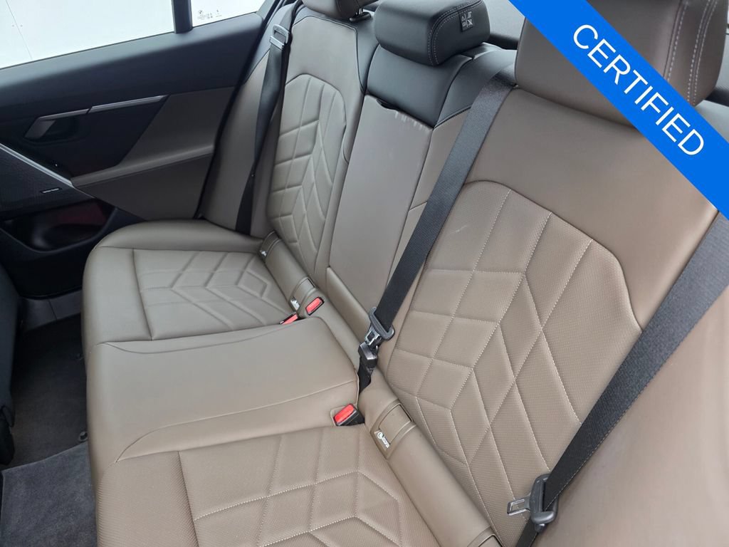 Used 2024 BMW i5 eDrive40i w/ M Sport Package RWD image 16