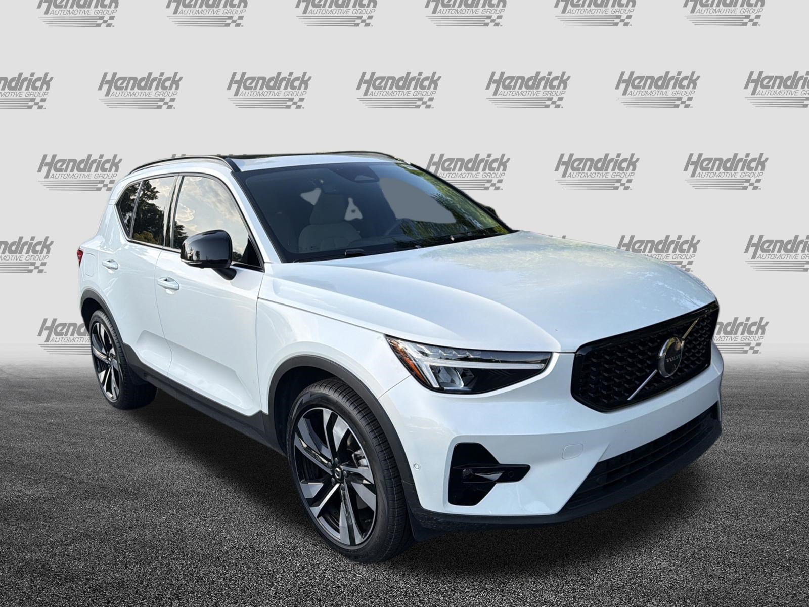 Certified 2023 Volvo XC40 B4 Plus w/ Protection Package Premier FWD image 2