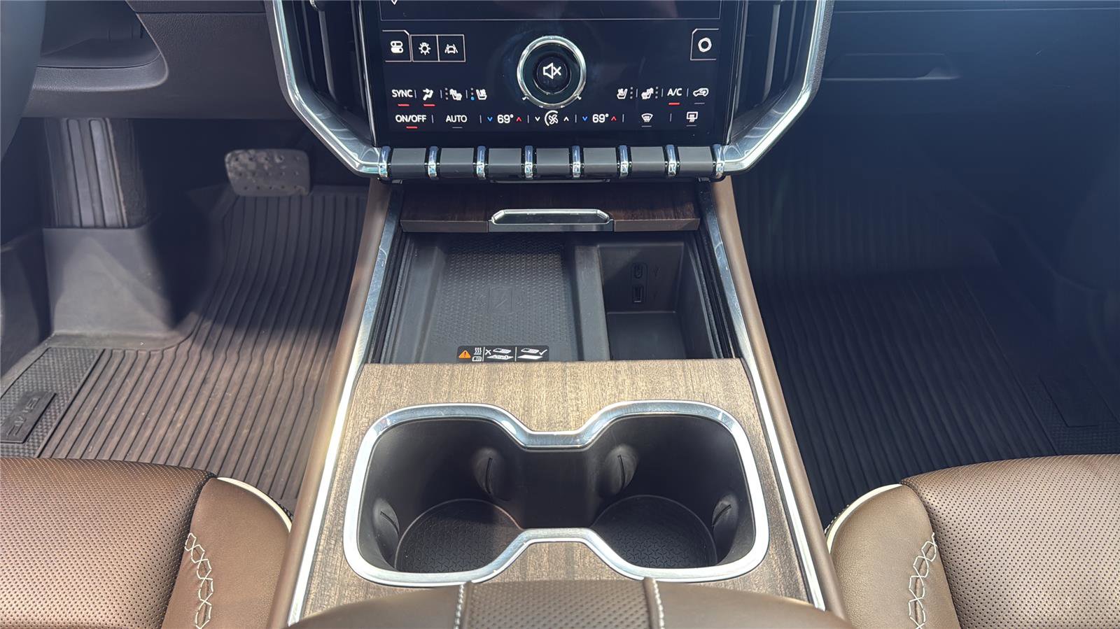 Used 2026 GMC Acadia Denali Ultimate w/ LPO, Floor Liner Package AWD/4WD image 27