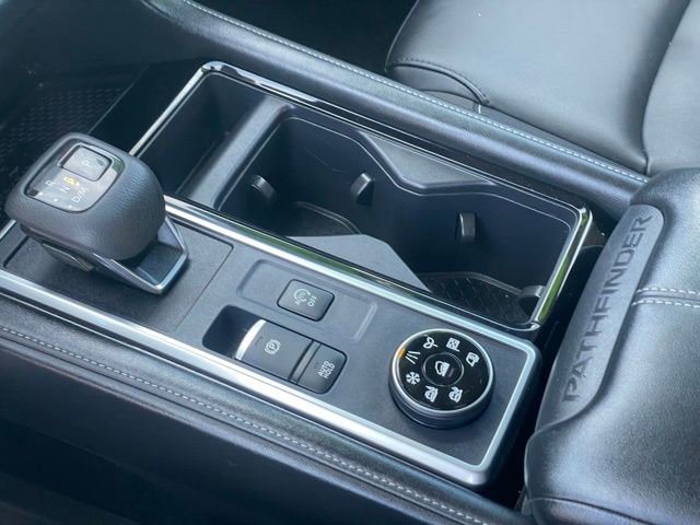 Used 2024 Nissan Pathfinder SL image 23