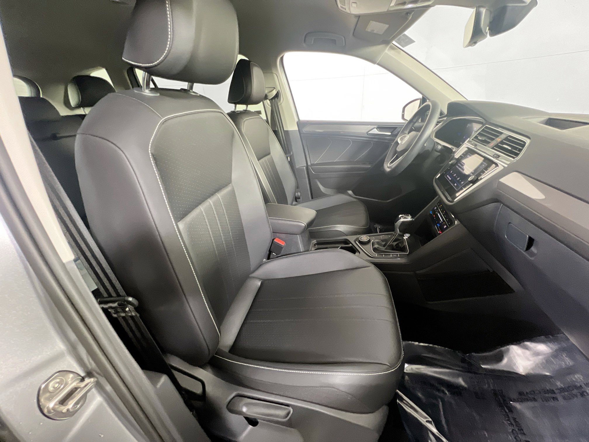 Used 2022 Volkswagen Tiguan SE AWD/4WD image 26