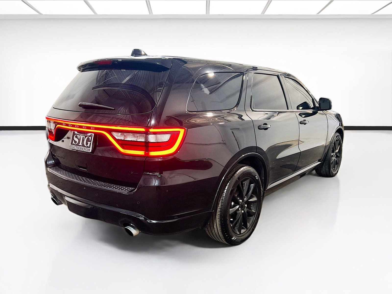 Used 2017 Dodge Durango R/T w/ Technology Group AWD/4WD image 4