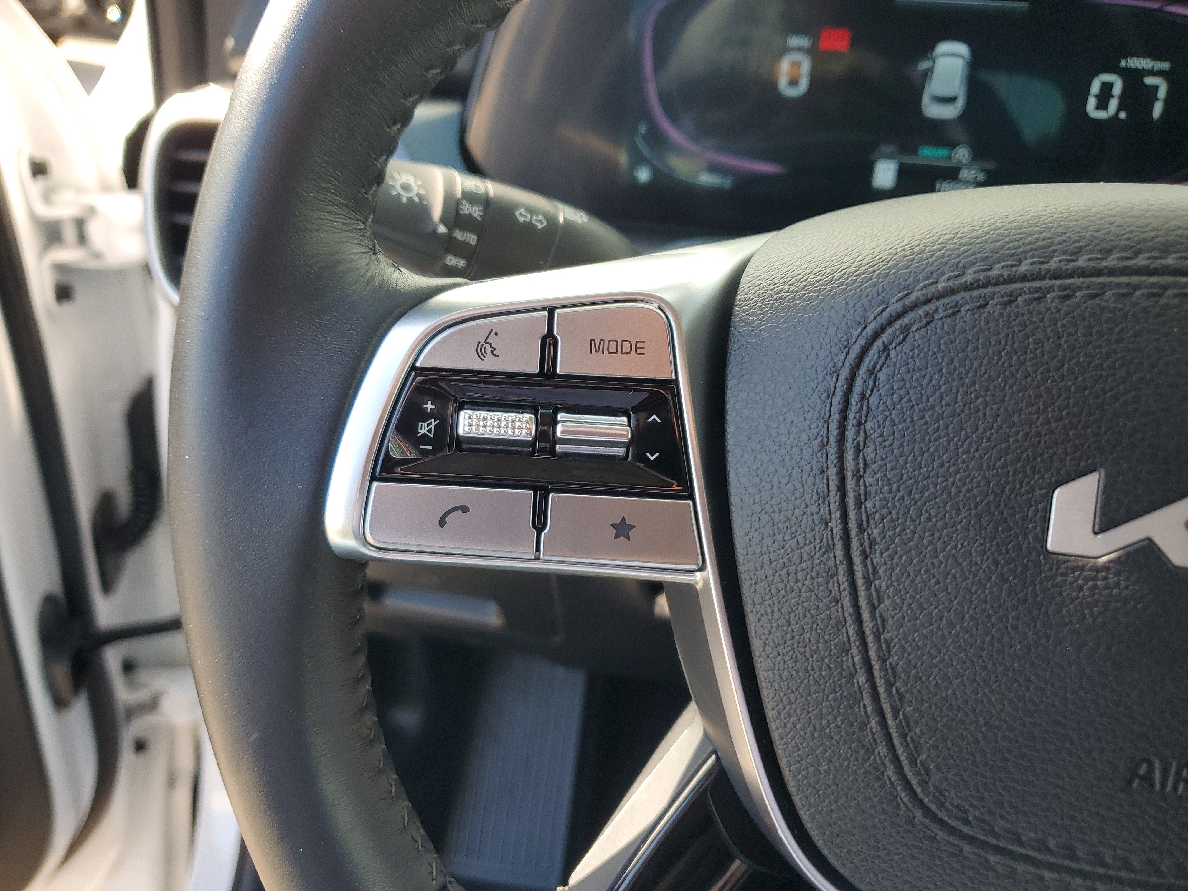 Used 2024 Kia Telluride LX FWD image 20