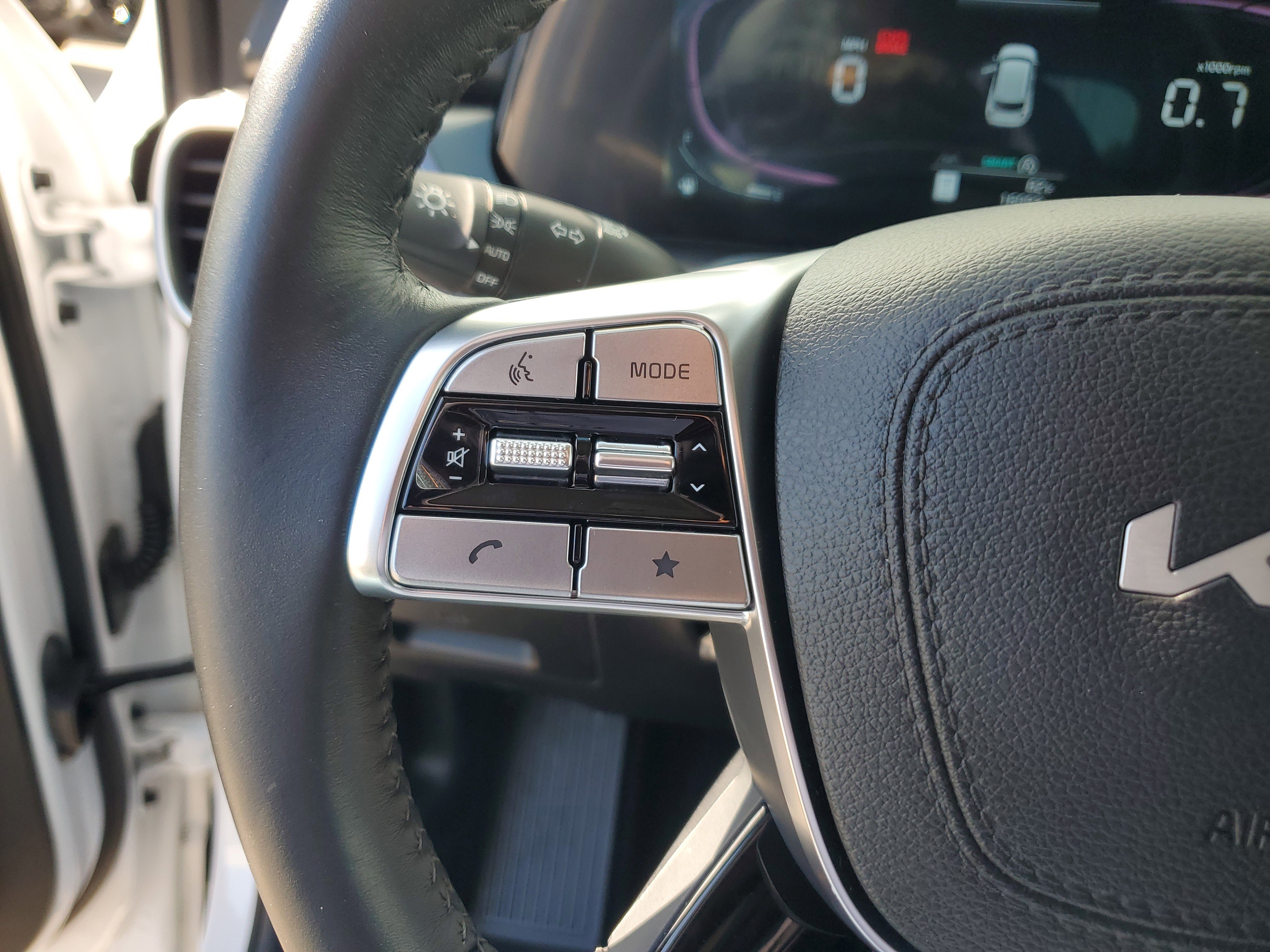 Used 2024 Kia Telluride LX image 20