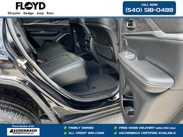 New 2025 Jeep Grand Cherokee Limited w/ Black Appearance Package image 26