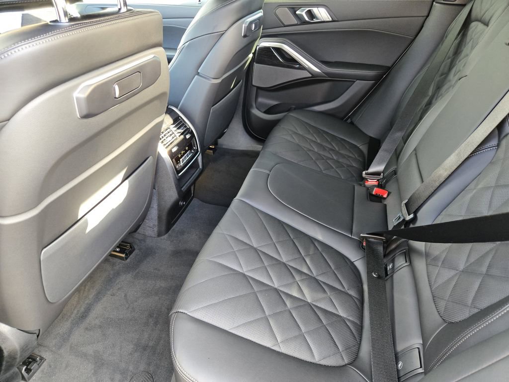 New 2026 BMW X6 xDrive40i w/ Climate Comfort Package image 31