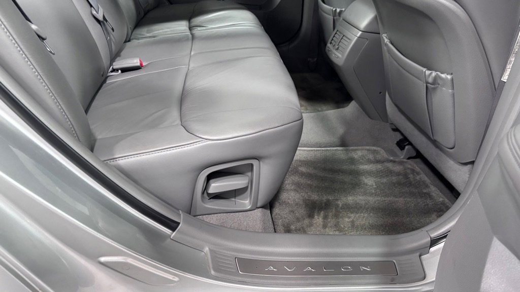 Used 2005 Toyota Avalon XLS image 24