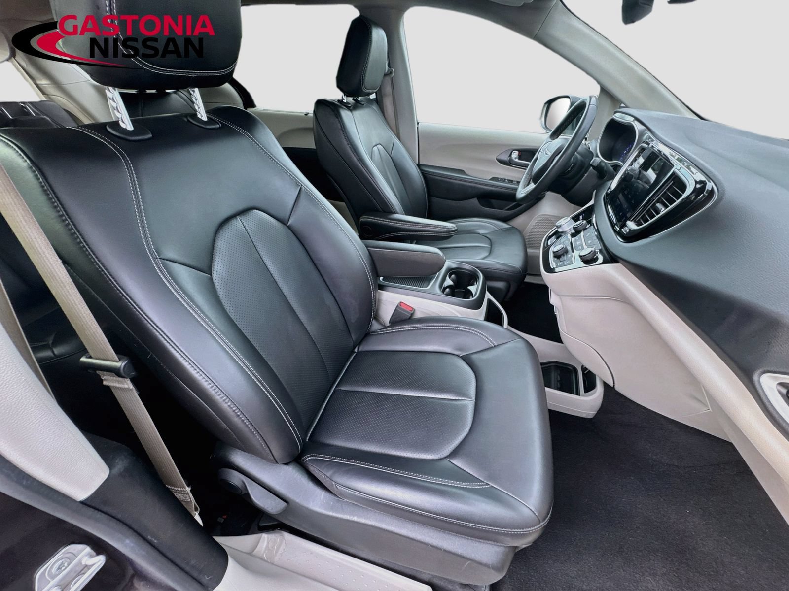Used 2023 Chrysler Pacifica Touring-L FWD image 36