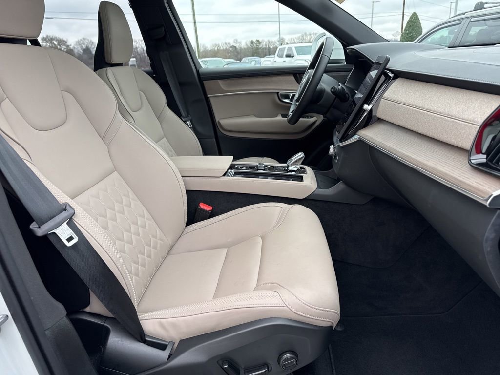 Used 2025 Volvo XC90 B6 Plus image 37