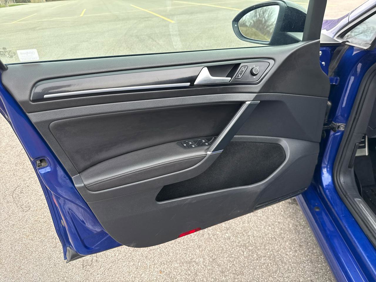Used 2017 Volkswagen Golf 4-Door AWD/4WD image 9