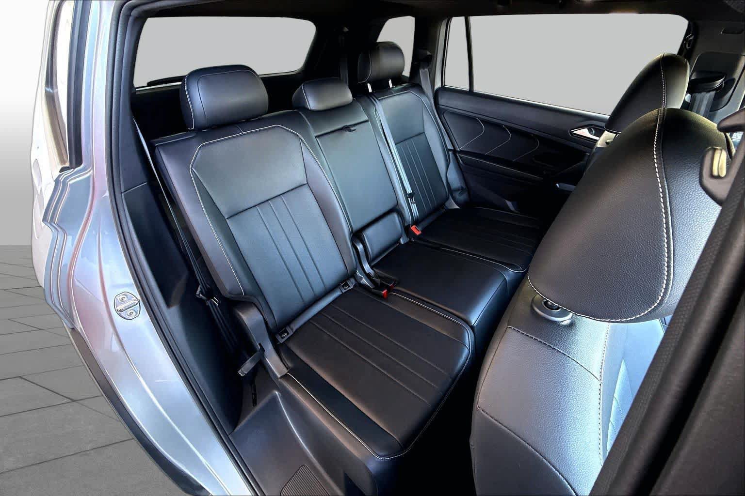 Used 2023 Volkswagen Tiguan SE R-Line FWD image 21